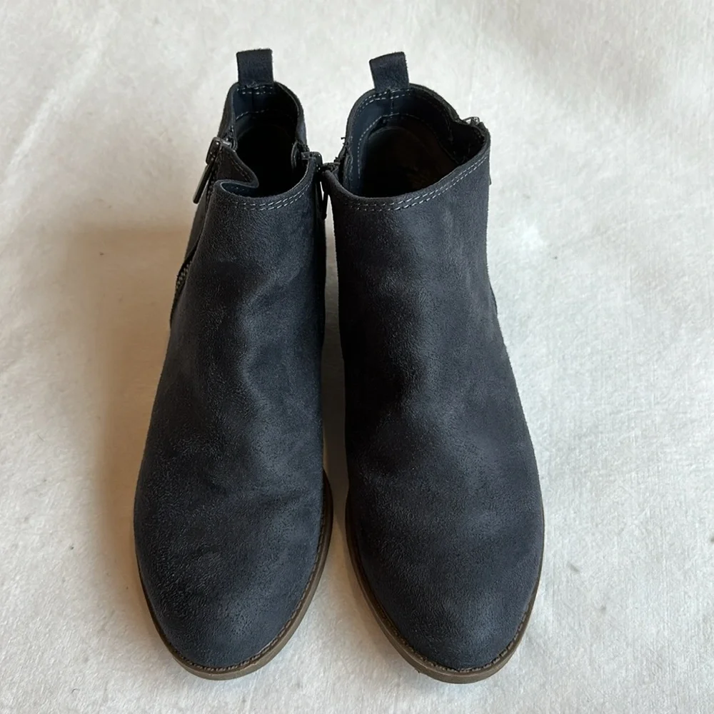 Carlos Brianne Blue Faux Suede Ankle Booties size 8.5